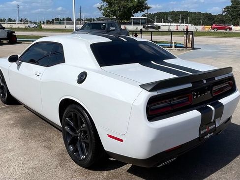 Used 2019 Dodge Challenger SXT w/ Blacktop Package RWD image 5