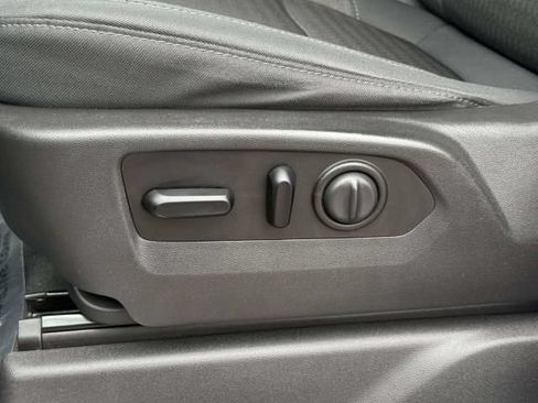 Used 2019 Chevrolet Silverado 1500 LT Trail Boss w/ Convenience Package AWD/4WD image 12