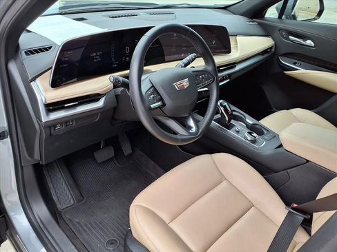 Used 2025 Cadillac XT4 Premium Luxury FWD image 12
