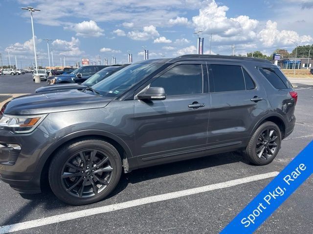 Used 2018 Ford Explorer XLT w/ Equipment Group 202A FWD image 2