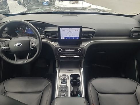 Used 2020 Ford Explorer XLT w/ Equipment Group 202A image 12