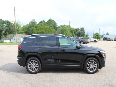 Used 2022 GMC Terrain SLT w/ Infotainment Package II FWD image 5