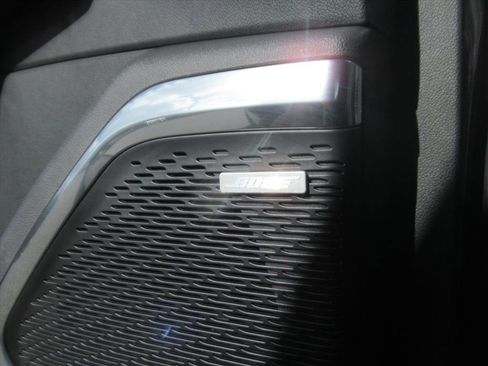 Used 2025 GMC Acadia Elevation image 28