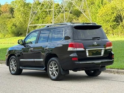 Used 2013 Lexus LX 570 4WD w/ Luxury Pkg image 9