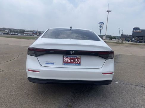 Certified 2025 Honda Accord SE image 5