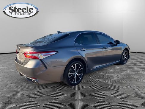Used 2020 Toyota Camry SE image 5