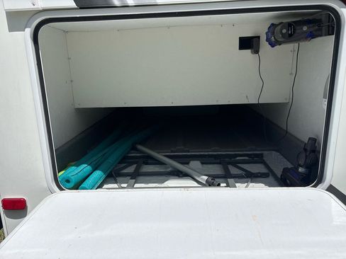 Used 2014 Ford E-450 and Econoline 450 Super Duty w/ Motorhome Prep Package RWD image 28