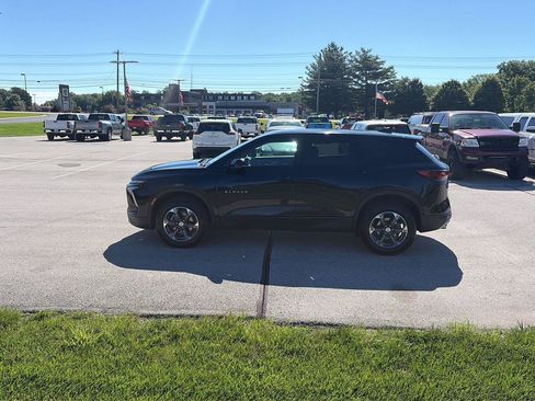 Used 2025 Chevrolet Blazer LT FWD image 2