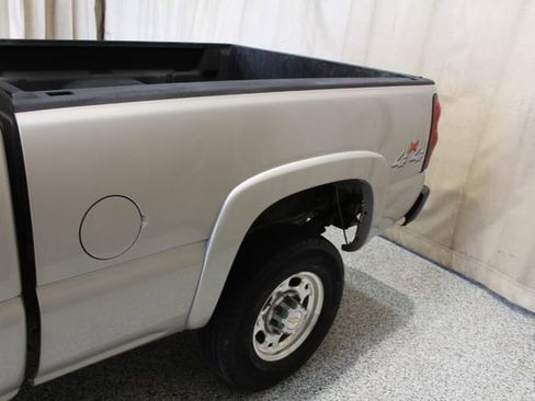 Used 2004 Chevrolet Silverado 2500 LS w/ Heavy-Duty Power Package image 13