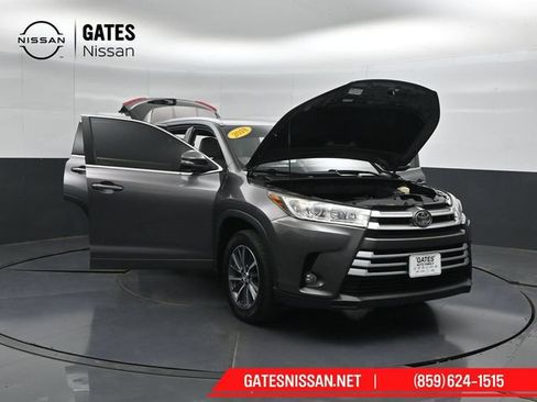 Used 2018 Toyota Highlander XLE AWD/4WD image 65