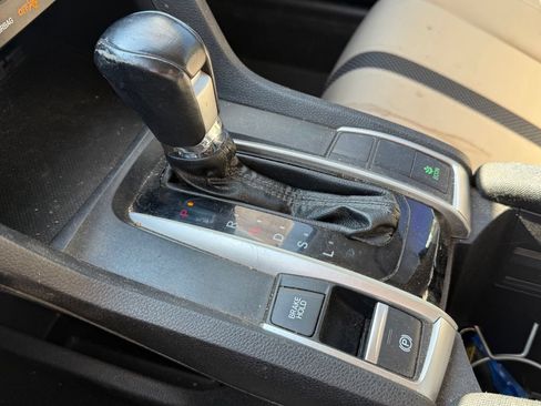 Used 2020 Honda Civic EX image 16