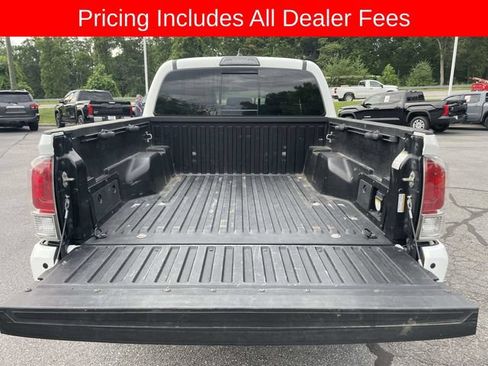 Used 2017 Toyota Tacoma Limited w/ Tow Package AWD/4WD image 13