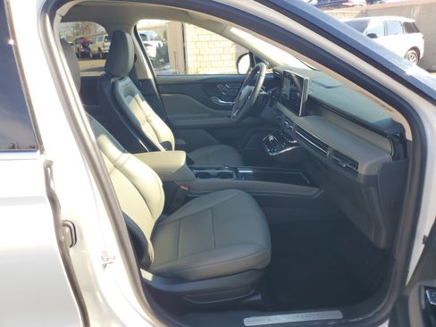 Certified 2023 Lincoln Corsair AWD w/ Equipment Group 101A image 9