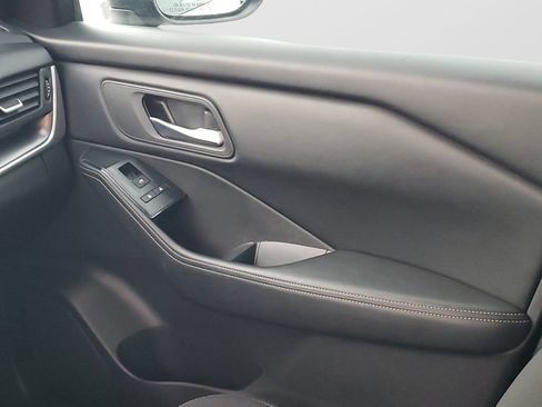Used 2024 Nissan Rogue SV FWD image 13