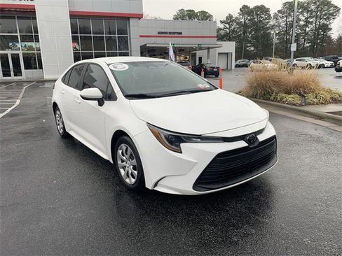 Certified 2023 Toyota Corolla LE image 2