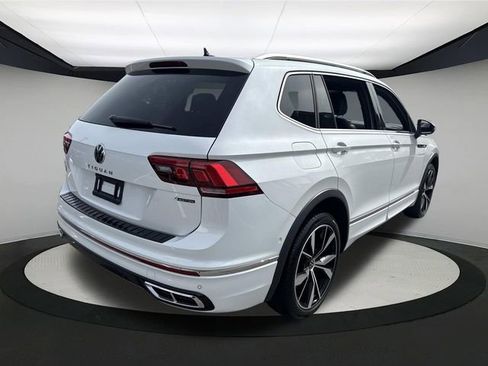 Used 2022 Volkswagen Tiguan SEL R-Line image 10