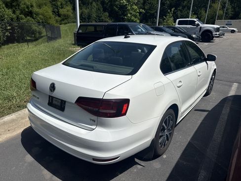 Used 2018 Volkswagen Jetta SE FWD image 6