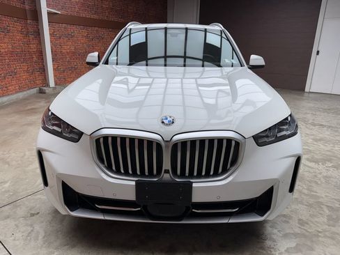 Certified 2024 BMW X5 xDrive40i w/ Premium Package AWD/4WD image 8