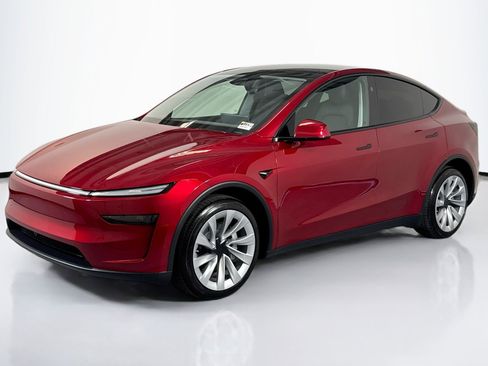 Used 2026 Tesla Model Y Long Range image 1