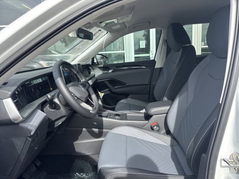 New 2026 Volkswagen Tiguan SE FWD image 9