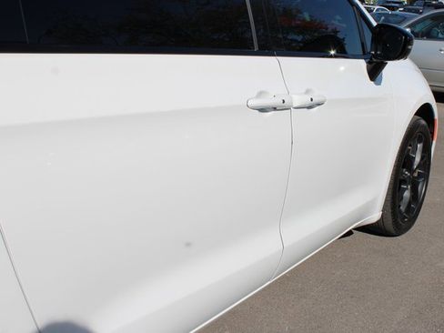 Used 2023 Chrysler Pacifica Limited w/ S Appearance Package image 58