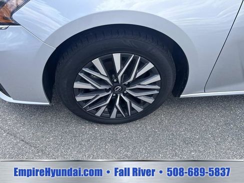 Used 2024 Nissan Altima 2.5 SV FWD image 11