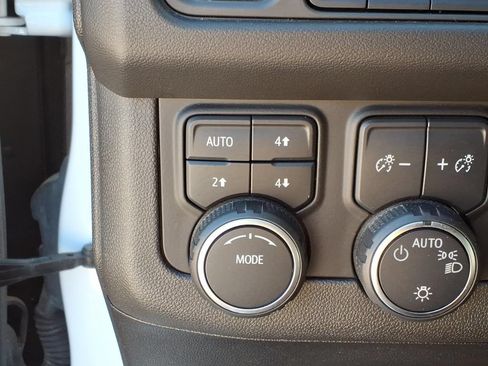 Used 2022 Chevrolet Tahoe Z71 w/ Luxury Package AWD/4WD image 35