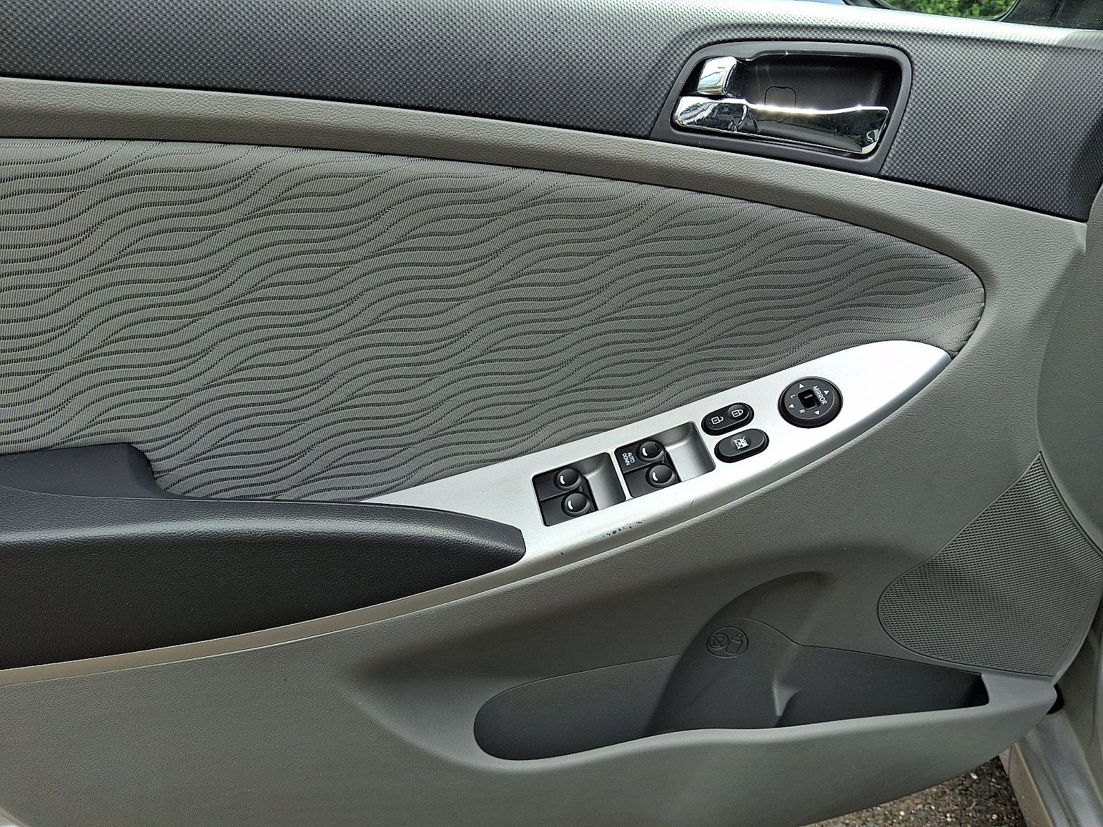Used 2013 Hyundai Accent GLS w/ Premium Pkg FWD image 15