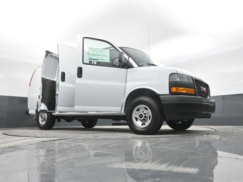 New 2025 GMC Savana 2500 w/ Driver Convenience Package image 40