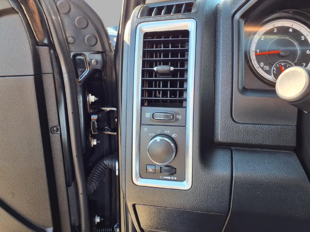 Used 2024 RAM 1500 Classic SLT AWD/4WD image 18