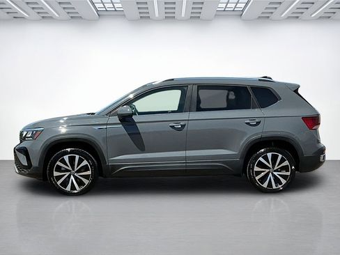 Used 2022 Volkswagen Taos SE FWD image 4