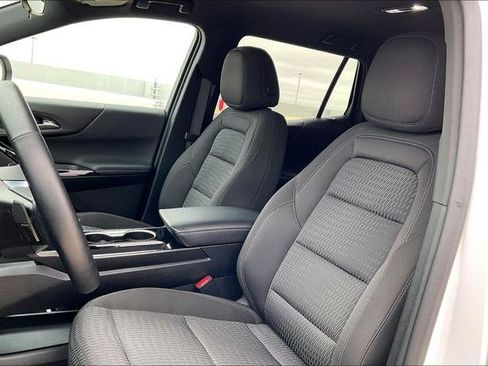 Used 2025 Chevrolet Equinox LT image 30