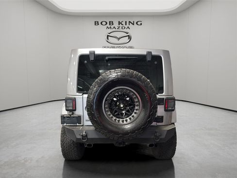 Used 2017 Jeep Wrangler Unlimited Rubicon w/ Connectivity Group image 4