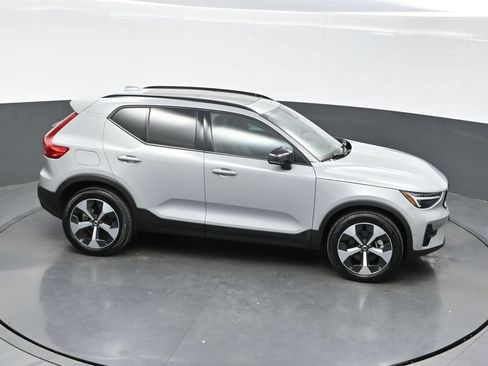 Used 2026 Volvo XC40 B5 Plus AWD/4WD image 36