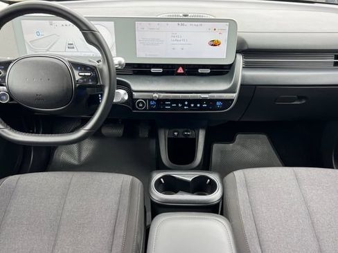 Certified 2024 Hyundai Ioniq 5 SE RWD image 17