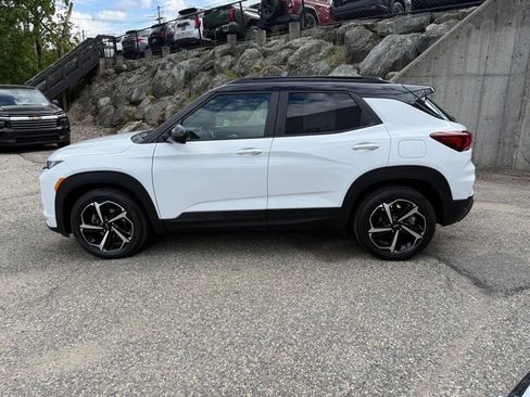 Used 2023 Chevrolet TrailBlazer RS w/ Sun and Liftgate Package FWD image 3