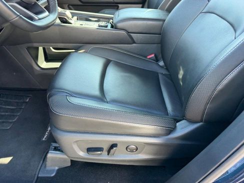 Used 2025 Nissan Pathfinder SL AWD/4WD image 21