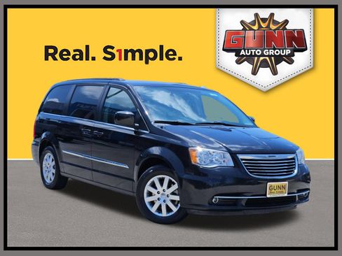 Used 2016 Chrysler Town & Country Touring FWD image 1