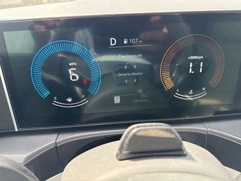 Used 2025 Hyundai Santa Fe SEL image 9