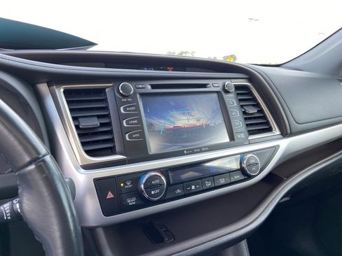 Used 2019 Toyota Highlander XLE image 36