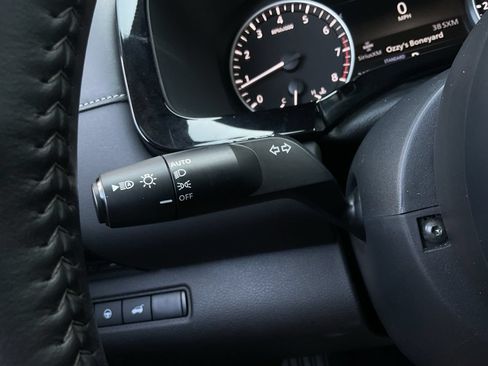 Used 2025 Nissan Pathfinder SV FWD image 28