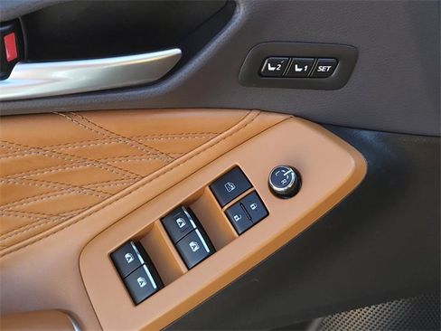 Used 2020 Toyota Avalon Limited image 16