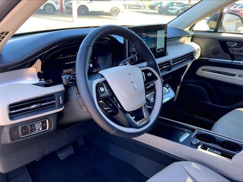 New 2026 Lincoln Corsair Premiere image 8