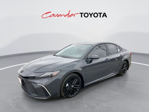 Used 2026 Toyota Camry SE w/ Convenience Package image 1