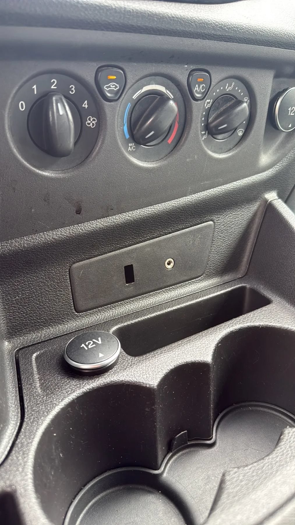 Used 2015 Ford Transit 350 XLT RWD image 18