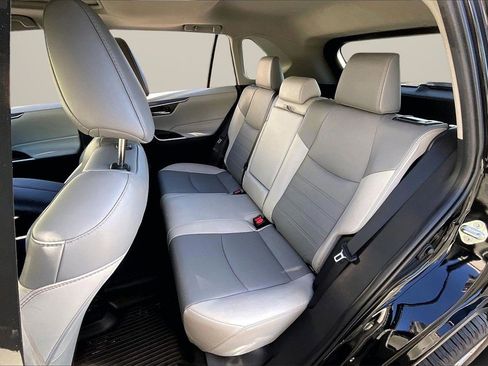 Used 2022 Toyota RAV4 XLE Premium image 22