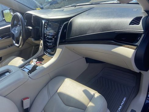 Certified 2020 Cadillac Escalade Premium Luxury AWD/4WD image 38