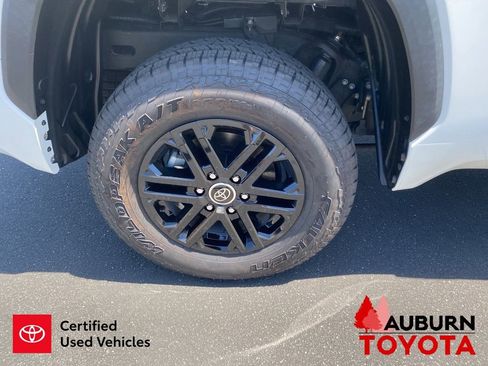 Used 2022 Toyota Tundra SR5 w/ SR5 Convenience Package AWD/4WD image 12