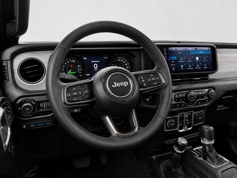 Used 2024 Jeep Wrangler Unlimited w/ Convenience Group AWD/4WD image 15