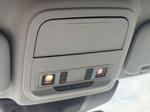 Used 2022 Ford Explorer XLT w/ Equipment Group 202A AWD/4WD image 28